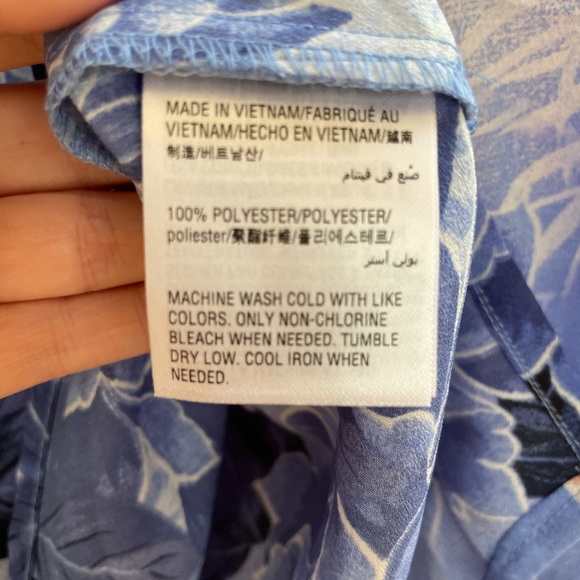 📦 SOLD - NWT. Women’s button down shirt. Size 2X. - Picture 4 of 5